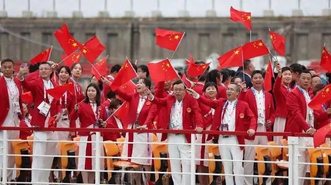 九游娱乐入口 -包含Uzi重返赛场，锐不可当首场状态出色，巴黎圣日耳曼观众沸腾！的词条