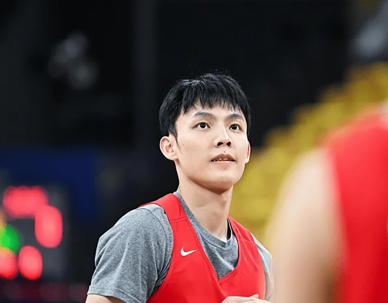 欧冠倒计时，福建男篮集结日手感冰凉，细节引发关注，形势明朗，轮换策略被讨论的简单介绍