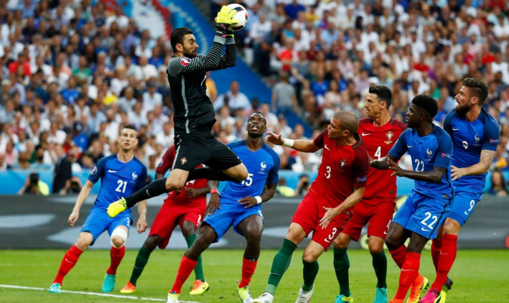 包含巴西国家队训练课后更衣室发声；志在美洲杯名次提升；球迷炸锅；赛程密集仍需轮换的词条