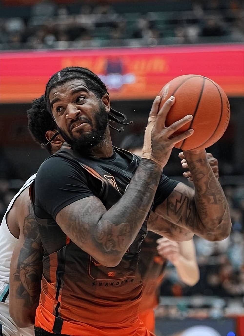 九游在线登录 - 欧联关键时刻再迎强敌；山东男篮回应争议；主帅态度：气氛紧张；训练强度明显提升