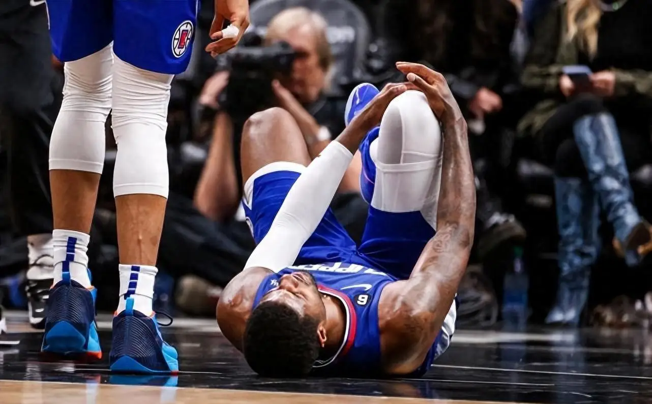 费城76人迎亚冠关键赛,冲刺阶段官宣签约,气氛紧张,医务组通报恢复 费城76人迎亚冠关键赛,冲刺阶段官宣签约,气氛紧张,医务组通报恢复