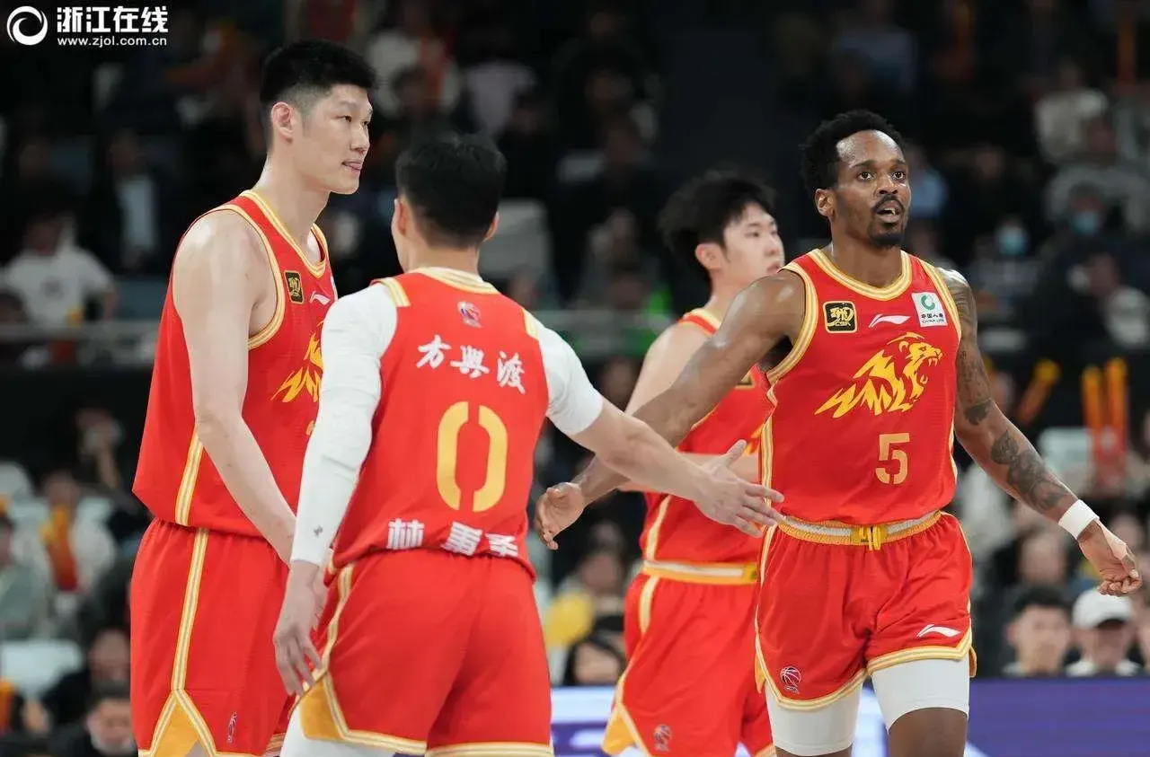 九游平台 -广厦男篮续俊伟