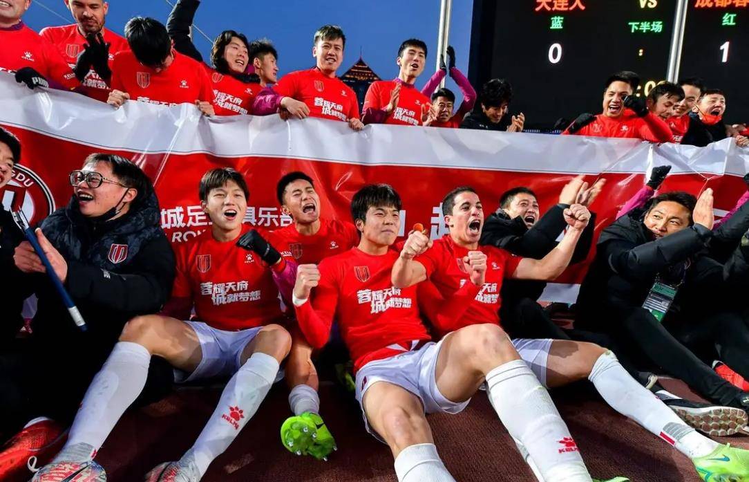 成都蓉城迎NBA常规赛关键赛；清晨完成体检；球迷炸锅；团队化学反应显著的简单介绍